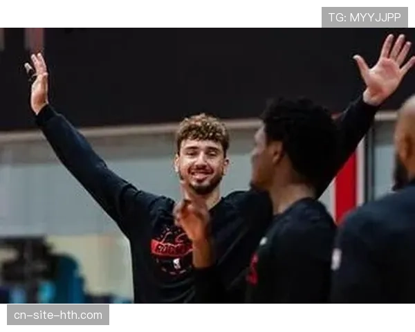 亚当斯与申京联手造双塔，净效率领跑本赛季全联盟