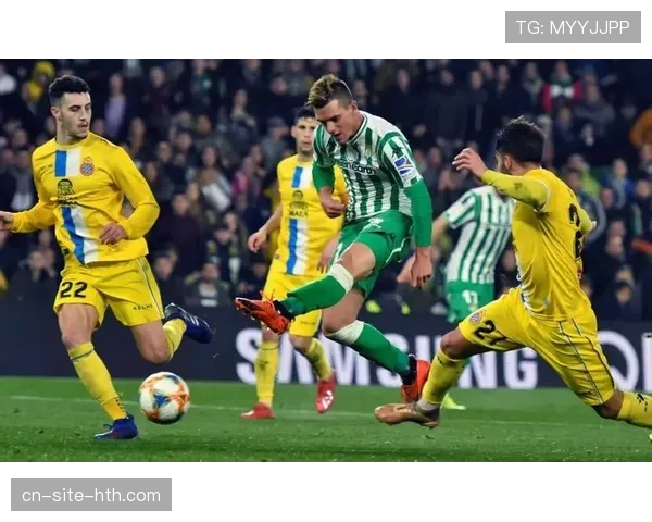 法尔克高位逼抢遭遇瓶颈 利兹联客场防守漏洞面临水晶宫反击